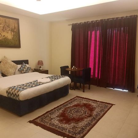 Hotel The Am Bliss Gurgaon Bagian luar foto