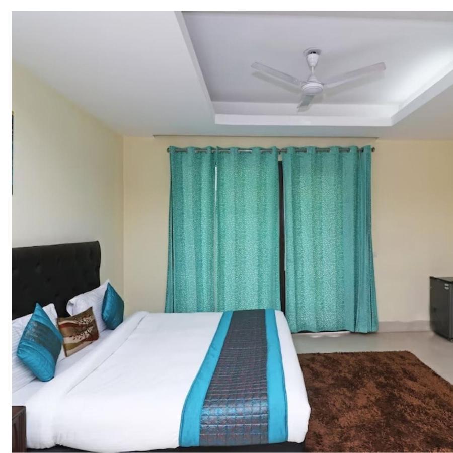 Hotel The Am Bliss Gurgaon Bagian luar foto
