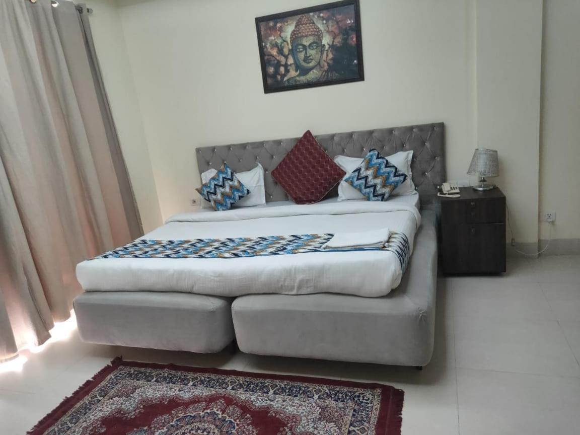 Hotel The Am Bliss Gurgaon Bagian luar foto